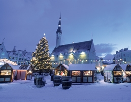 Christmas Market on Town Hall Square by Toomas Volmer/Estonia Tourism Board