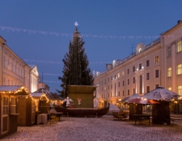 Town hall square in Tartu by Jaak Nilson/Estonia Tourism Bureau