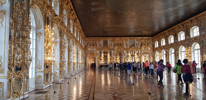 One of the many beautifully decorated rooms in Catherine's Palace