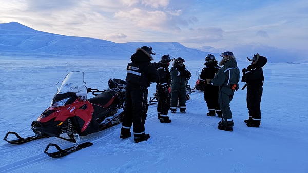 Snowmobile expedition