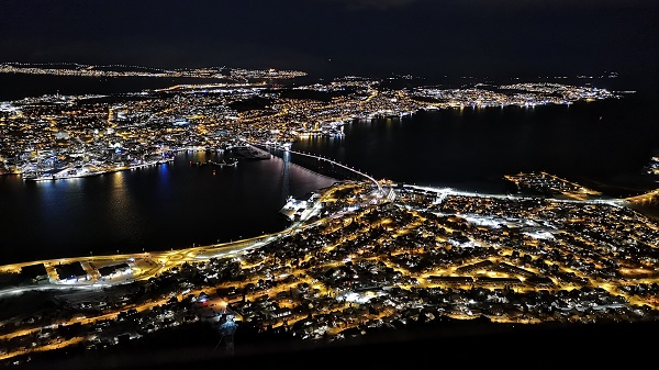 Tromso at night s 1