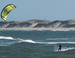 Kitesurfer at Jammerbugten - VisitDenmark