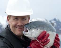 Fishing by Kirkenes Snowhotel
