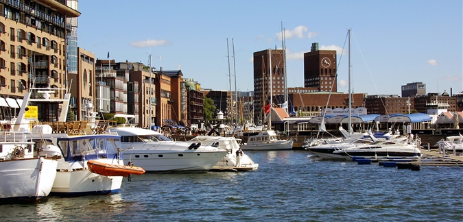 Aker Brygge and City Hall by Gunnar Str